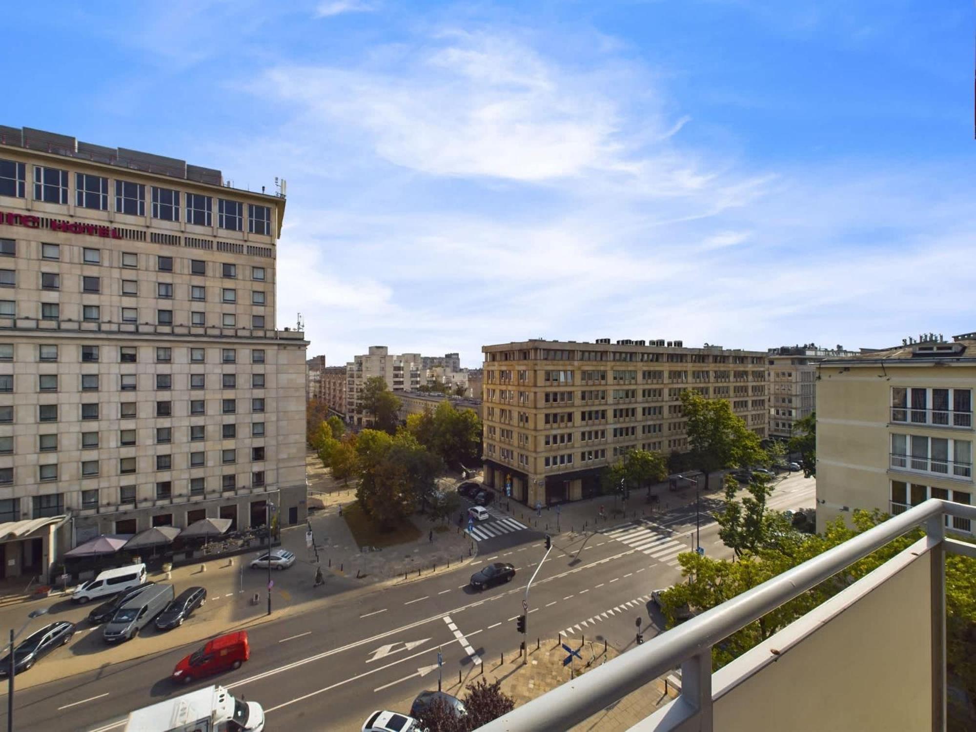 Bright In Downtown By Renters Apartament
